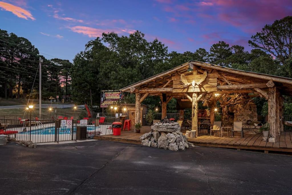 Stonegate Lodge 2 Queen Beds Wifi Tv Salt Water Pool Fire Pits #303 Юрика Спрингс Экстерьер фото